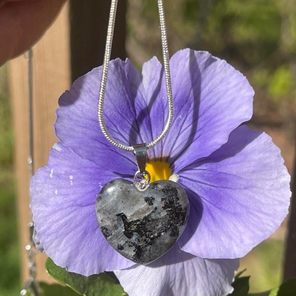 Jewelry - Labradorite crystal heart necklace